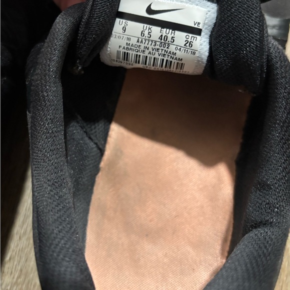 Women’s size 9 Nikes - Picture 5 of 6